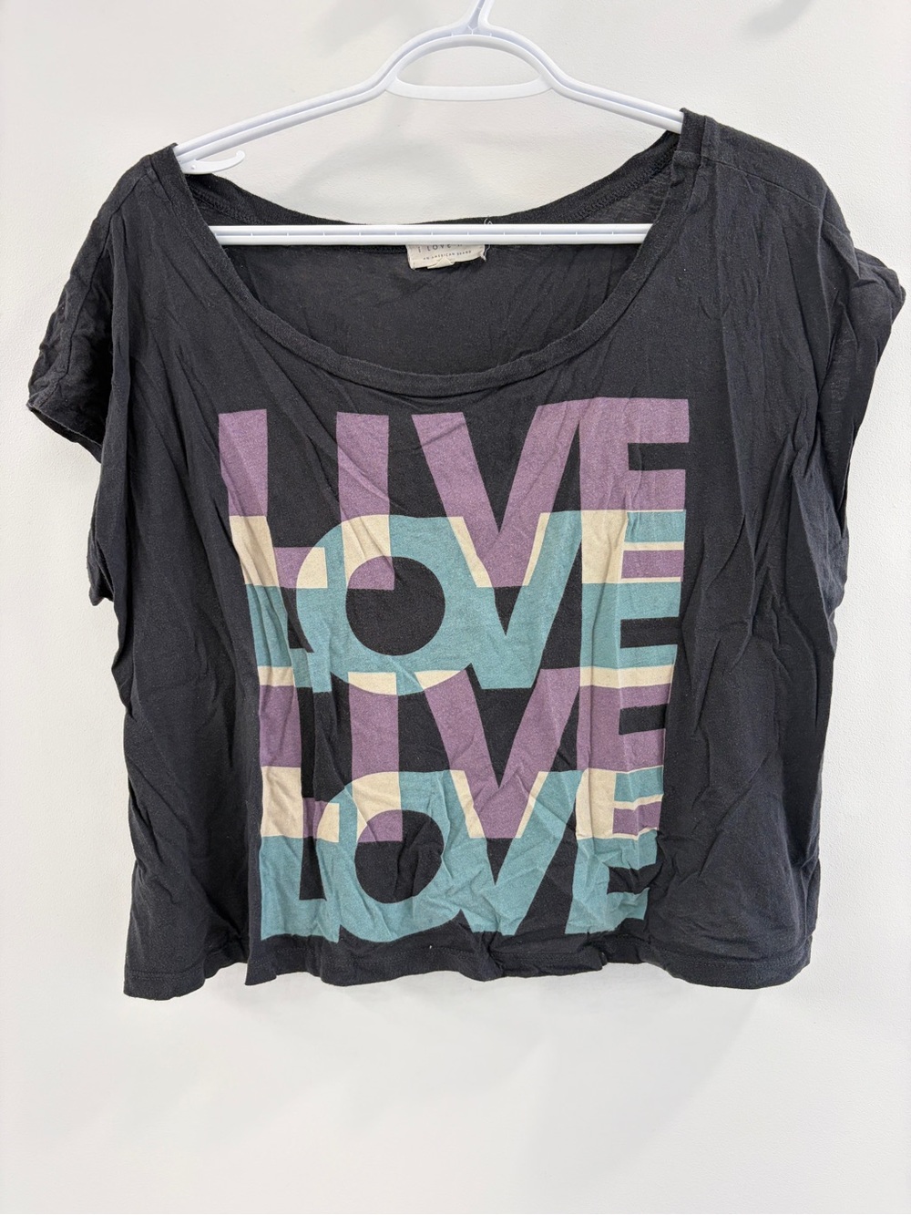 Women’s Black Graphic 'LIVE LOVE' Cropped Tee - Small